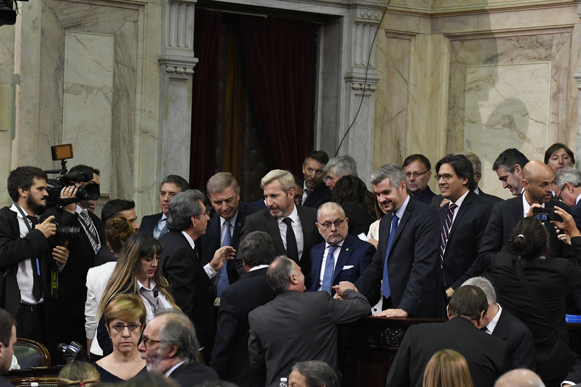 Galeria de imagenes de la noticia IMPORTANTES FIGURAS INSTITUCIONALES EN LA ASAMBLEA QUE RECIBIÓ AL PRESIDENTE 